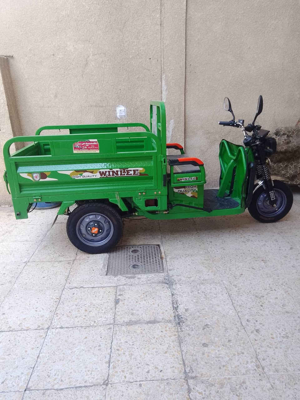 ستوته شحن حجم وسط خمس بطاريات مسطره موديل ٢٦ جديده صارلها اسبوع السعر ١٥٠٠ وبيها مجال مكان بغداد الدوره رقم ***********
