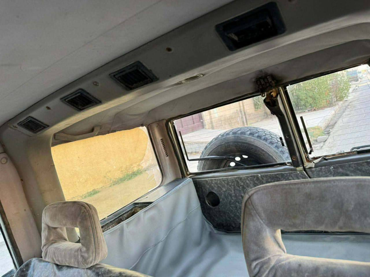 السلام عليكم نيسان مربع للبيع موديل 90 السعر 60 ورقه وانتصار على هذا الرقم ***********
