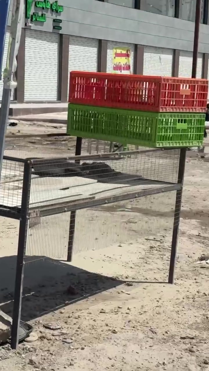 البيت مساحة ١٥٠ وجه ٧/٥ زراعي مجمع ابو مهدي المهندس قرب السريع ٢٠٠ متر   كامل بي ماء واشتايكر درجة اولى الخدمات كامله من تبليط مجاري ماء كهرباء سعر البيت ١٦٨ 
 للتواصل ***********/
