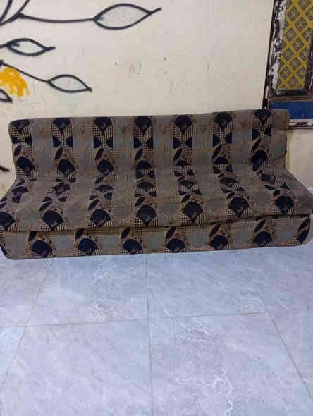 السلام عليكم قنفات مستعملات للبيع 2 كبار حجم مترين الوحده و2 زاويات حجم نص متر الوحده وسط وحده متر سعرهن 75 وبيهن مجال قليل مكان ابو الخصيب شارع القصر عويسيان رقم الهاتف *********** البصرة
