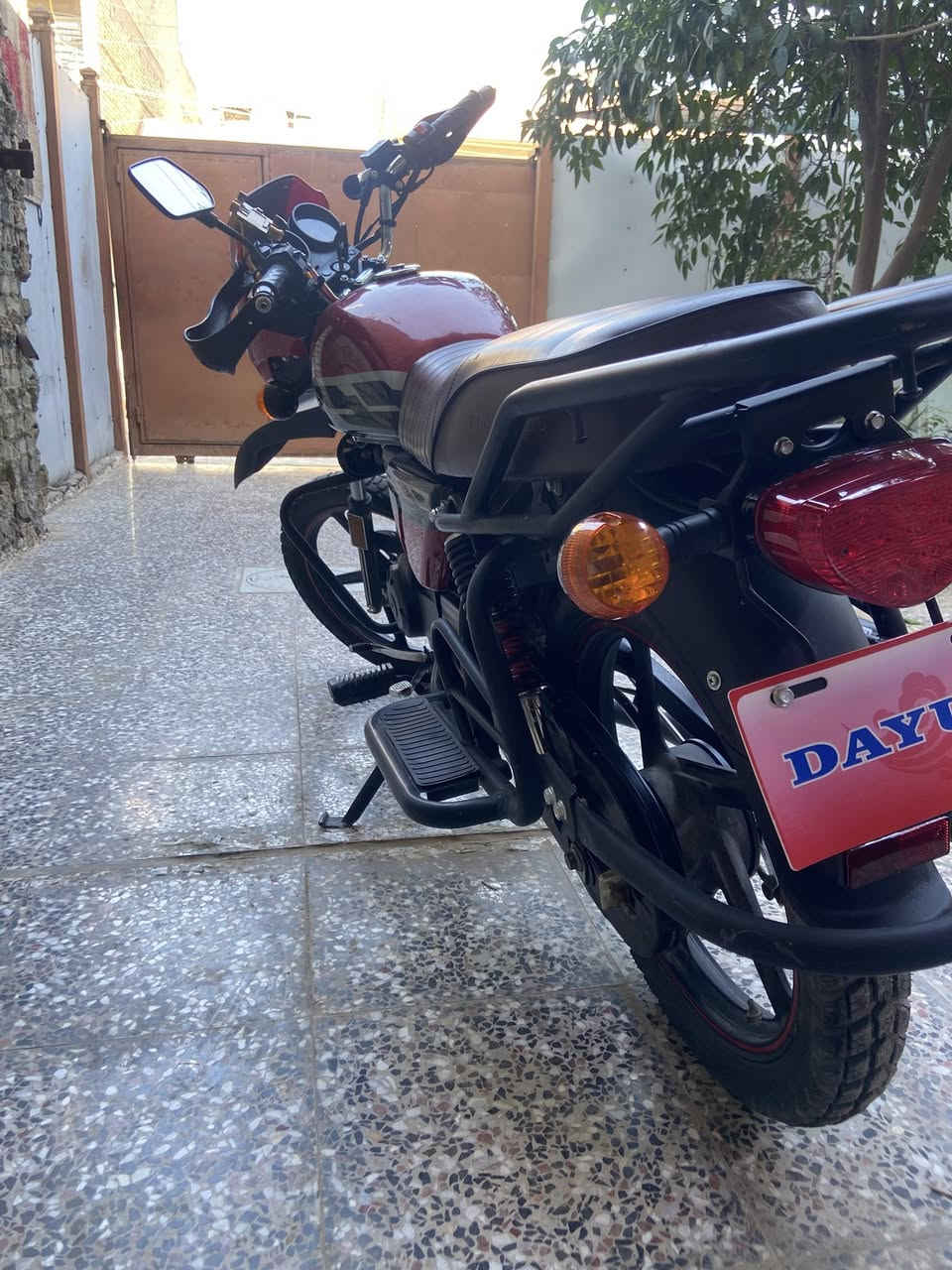 للبيع - داجه دايوان ٢٠٢٣ 
الحاله-نظيفه جدا 
الفحص -مكانيك ممتاز - كهربائيات شغاله
اللون - احمر 
الاستخدام :دلفري ٣ اشهر وراها استخدام شخصي
السعر المطلوب : 2750 
الاتصال: ***********
واتساب ***********
المنطقه :بغداد /الزعفرانيه
