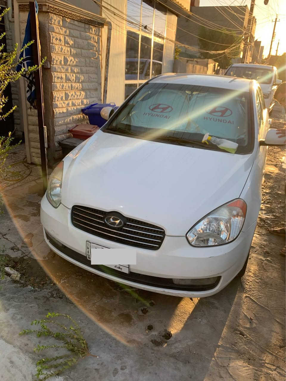 السلام عليكم ورحمة الله وبركاته 
الف شكر لاداره الموقع..
هونداي اكسنت 2011 مال الشركة العامة / السياره مكفوله 100‎%‎ 
مبدل بيها قبغ الراديتر والفيت بمب وبلكات ومنظف النوزلات فقط سياره عالبلاد لسه والمحرك 1600 قطرتين وعالبلاد مكفول والكهربائيات لسه على وضع الشركه تماما والبانزين  بس محسن دايما السياره ماشيه تقريبا 77 ألف حقيقي وبيها شخط بالبابين الايمن وبيها طخه بسيطه بالجاملغ وسويتها عالبارد مبينه يالصوره الله شاهد سياره مال بيت وكلش نظيفه وسبب البيع عندي بناء والله يسهل امر الجميع
السعر 10800$ 
الموقع حي العامل قرب شارع المطار 
ابو سيف 
***********
وشكرا جزيلا بغداد, العراق
