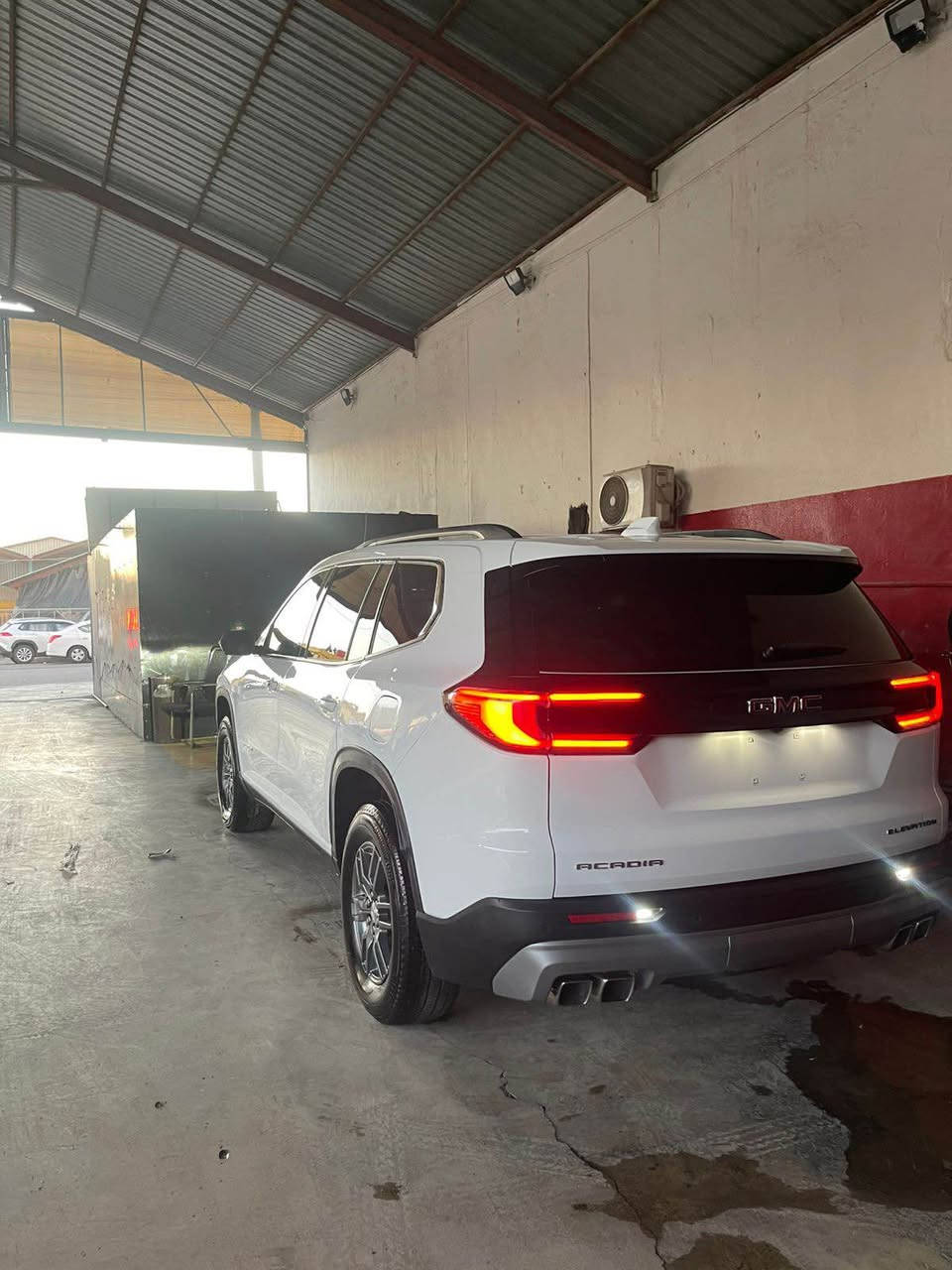 GMC Acadia evolution 2025
 Full mwasafat 

فول مواصفات
ارباك فقط سترين
ثلاث قطع صبغ حادث سطحي
تبديل ثنين باب بلادي بدون صبغ
لون ابيض
سبع راكب
خمس كاميرات
شاشه كبيره
حساسات امامي و خلفي
رادار امامي و خلفي و جانبي 
تحذير تصادم امامي خلفي 
بعد هوايه مواصفات بيها
كير و محرك و كهربائي شرط

سعر
٢٢٥
ارخص سعر بالسوق
رقم تلفون 
***********
 
مكان اربيل
تترقم شمالي أربيل, العراق
