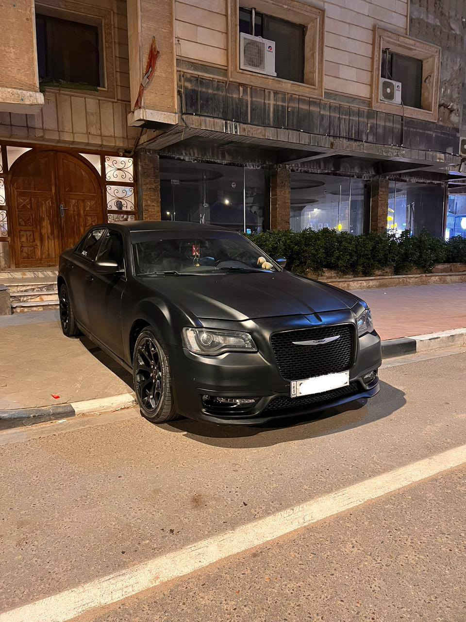 اوباما C300
مديل 2018
RT 5•7
السياره مغلفه اسود طافي لون الاصل اسود 
تخم تاير 
حداديه 
مكينه 
كير 
خير من الله 
كصه جنطه 
متؤمه شمالي مال سياره اصليه ع رقم لشاصي شغل فول ادخلك للشمال 
مواصفات خير 
كشنات كهرباء
تحكمات 
شفتات 
هواي شغلات 
ملاحضه : السياره ع وضعها وصار بيها حادث بسيط بالباب مال لعبري يطيح من سعرها او تريدها جاهزه 
ترهم مراوس او بيع مال مستعجل كلش 
السعر 65 بيها مجال 
***********
