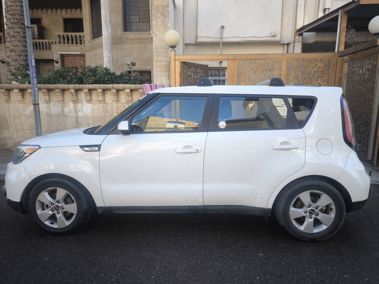 كيا صول 2019  رقم بغداد وارد امريكي ماشية 74,000 حقيقي
السيارة بيها 
مانع انزلاق
 تحكمات ستيرن 
كاميرا خلفية
مثبت سرعة 
تحتوي منظومة غاز يعني كلش اقتصادية
بيها صبغ دعاميات فقط وتكحيل بسيط 
السيارة حادث امريكا موضح بل صور كذلك رقم الشاصي موجود
بيها بل عراق تبديل باب خلف السائق وايرباك طاك عدا مال ستيرن 
السعر 122 ورقة وبيها مجال 
***********
***********
