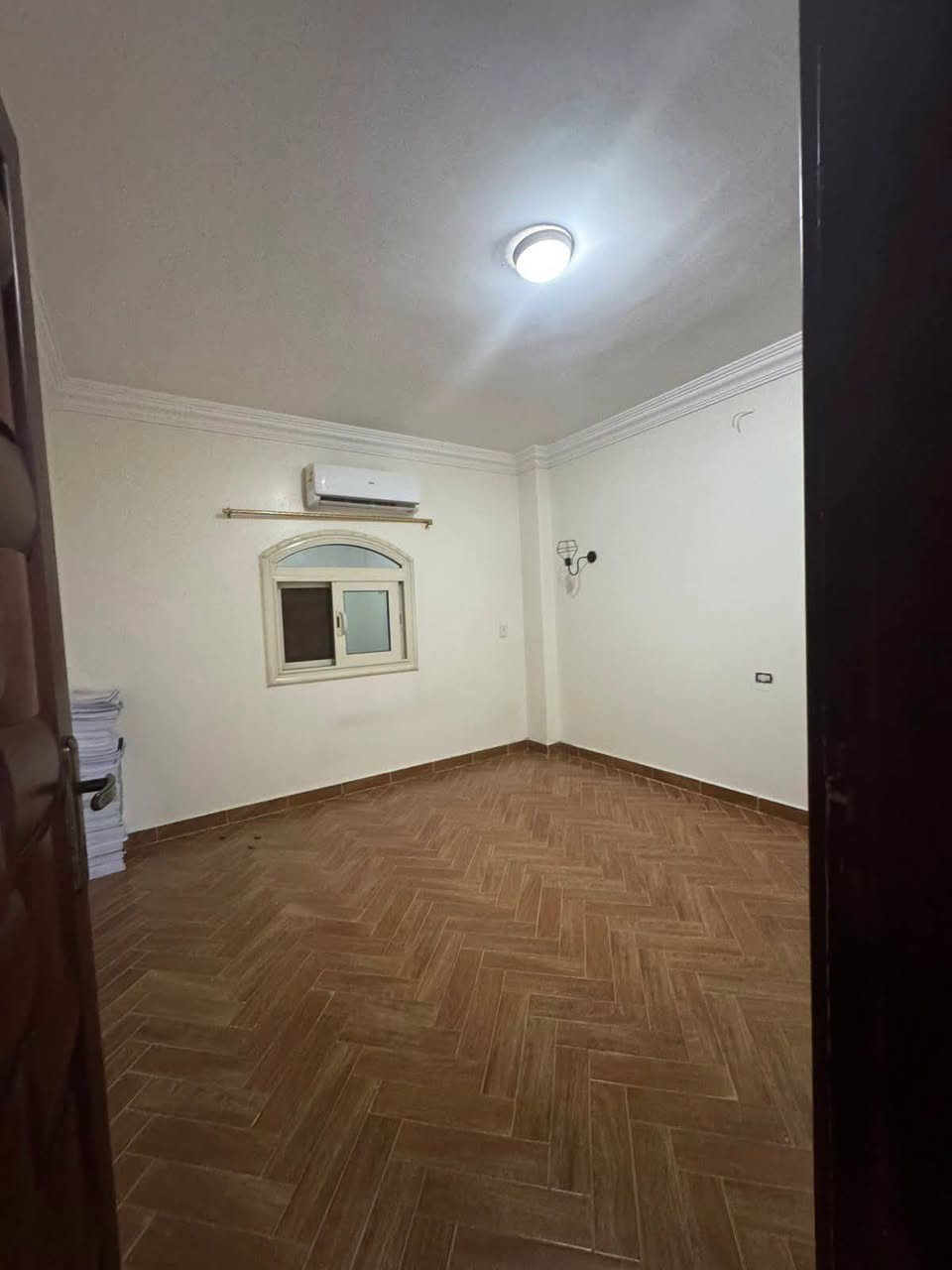 ✨ للإيجار في الشيخ زايد – كمبوند الياسمين ✨

🏡 شقة 220م بتقسيمة مميزة
✅ 3 غرف نوم
✅ 3 حمامات
✅ ريسبشن 4 قطع
✅ الدور الأول
✅ بحري
✅ بالتكييفات

🏠 شقة واسعة ومثالية للعائلات في موقع هادئ ومميز.

📩 تواصل الآن لحجز موعد المعاينة.

@ [9***********303:13708:010 25905892]
