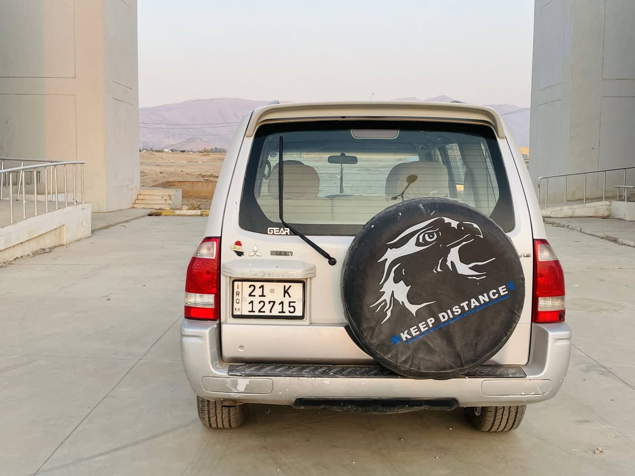 🚗 باجيرو 2006 للبيع (نظافة تامة)
​المواصفات:
​✅ المحرك: 3000cc (بشرط الفحص).
​✅ الكير والمحرك: بشرط وبدون أي نقص.
​✅ الغرفة: 3 قطع (ثلاثة صفوف كراسي).
​✅ التبريد: مركزي.
​✅ الإطارات: 4 إطارات جديدة (لووك).
​✅ السنوية: مجددة لغاية عام 2029.
​حالة البودي:
​السيارة دعامي ل دقامي بشرط، فقط "جاملغ" (رفرف) جهة السائق صبغ، الباقي كفالة.
​📍 الموقع: چمچمال
💰 السعر: 100 ورقة وبيه مجال بسيط.
​للتواصل:
📞 *********** | ***********
