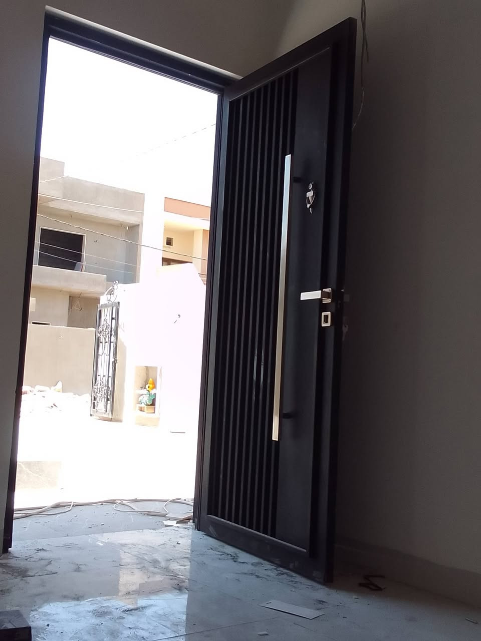 باب قاصة البليت 3 ملم والبقية 2 ملم شغل درجة اولى سعر الباب 500 الف قاصة ربل شغل فنان من حدادة الاستاذ ياسين ***********
