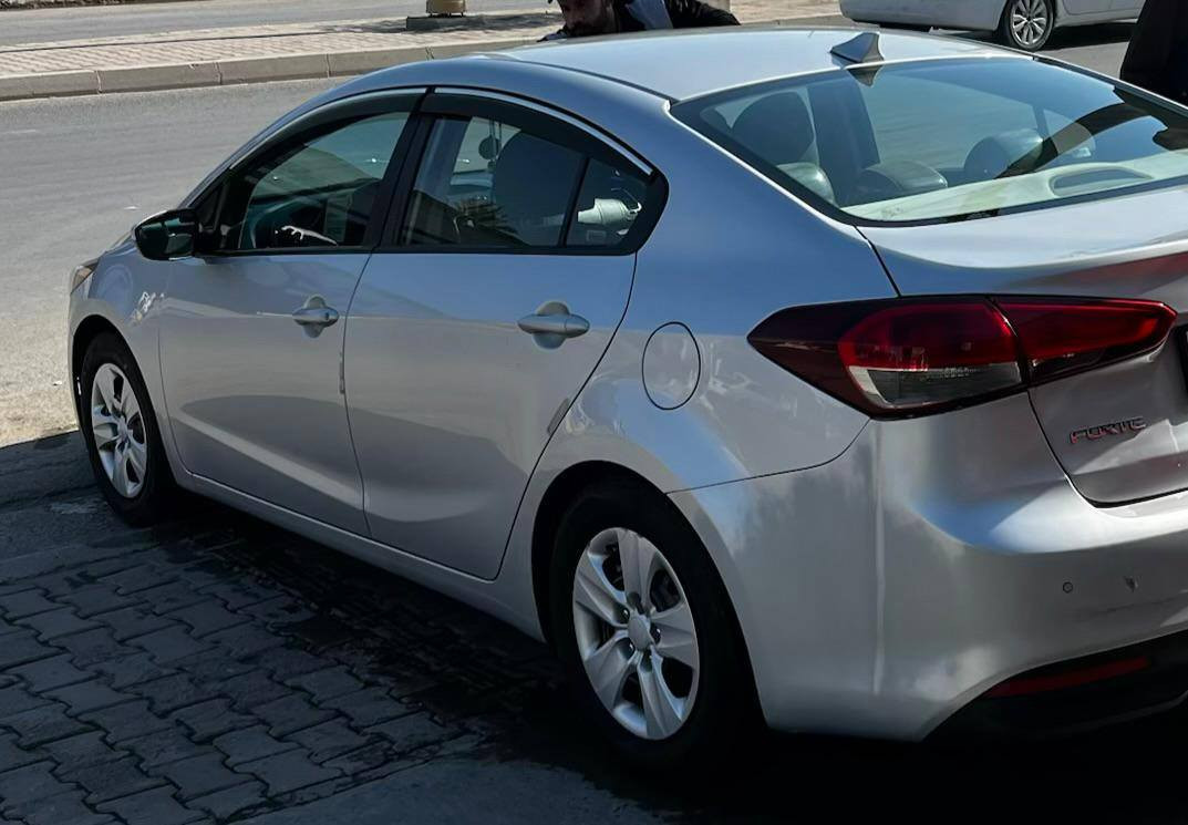 كيا فورتي 2017 وارد امريكي 
ماشيه 94 الف ميل وقابل للزيادة 
السيارة كلش حلوه ونظيفه وداخلها نظيف ما متعوبه 
3 أنظمة قيادة EQO . Normal . Sport
كروز مثبت سرعة
تبريد ثلج
تدفئة 
مكينة 2000 دوش 
زوج تاير امامي جديد
حادثها خلفي حادث امريكا فقط 
الصندوك ربعه من جوه الرقم بي اثر جراد والدعامية الخلفية هم صبغ عمان ما جددته خليته ع وضعه مثل ما مثل ما موضح بالصوره، السياره بچم كبس الشركة شرط 
رقم بغداد دولي الجديد بإسمي تحويل مباشر 
مكان السيارة بغداد الكرخ
للاستفسار ***********
. 
. 
✅علق تم يصلك السعر خاص مباشرةً ⚡💰⚡💰⚡
. 
. 
. 
. 
. 
. 
. 
. 
💥اذا كنت تريد نشر سيارتك تواصل معنا عبر الصفحه.
