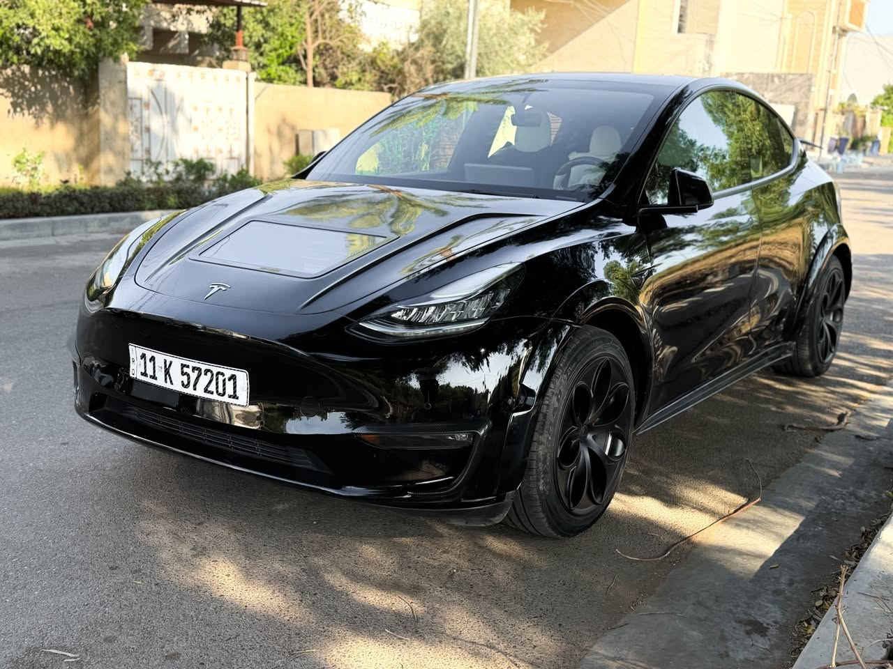 الوحيدة بالعراق وأكثر تسلا مميزة ومصروف عليها
Tesla Model Y - Dual 2023
العداد:- 37.000Mile

السيارة عليها اضافات وقطع مموجوده بسيارة ثانية
 ( شغل أمريكا ) كل القطع أصلية، 

الأضافات:-
- سستم أير سسبنشن من شركة Air Lift ( جكات ) سعرها 3.500$ 

- بنيد كاربون فايبر ألياف حقيقية + فتحة ولـد داخلي حتى يبرز سستم الجكات سعره 900$

- البنيد جـك أوتوماتيكي

- دركة كاربون فايبر ألياف حقيقية وشكل مميز جداً سعرها 600$ 

- جناح خلفي كاربون فايبر ألياف حقيقية ، يصعد وينزل ويا البريك وبي أكثر من حركة سعرة 450$

- الغرفة الداخلية التكم والدواخل والدشبول مشتغليها كنتارا لون أسود بدال القماش الأبيض التقليدي،

- كفرات كاربون فايبر في جميع الأبواب

- جميع الأبواب شفط + بالأضافة الى لـد أنارة في قبضات الأبواب

- أنارة محيطية داخلية تفاعلية ومتغيرة بأكثر من ٦٤ لون

- سستم كامل وايد بدي على البدي الخارجي

- جميع الويالة مضاف الها سبيسرات

- ساوند سستم + دمام 

- مسويلها تزويد وبرمجة على الماطورات السيارة صاعدة داينو جايبة 470 حصان

وقائمة الأضافات تطول ومتخلص…

السيارة أون لاين أخر تحديث ومربوطة على الفون كي

حادثها خلفي بسيط جداً ( صور الحادث مرفقة )،

موقع السيارة بغداد الاعظمية 
السعر 24.500$ 

***********
