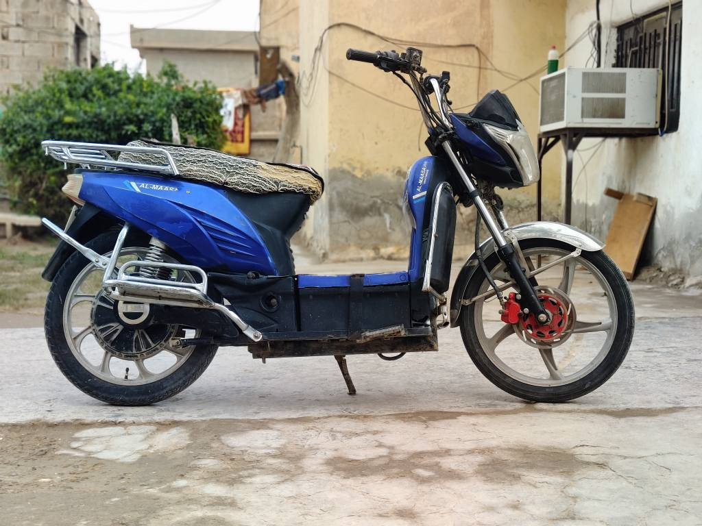 موطور هارلي للبيع 
• الموطور شغّال.

• البطاريات تعبانه (يحتاج تبديل). تكدر اتبدله بطاريات مستخدمه ب 50 الف . يصير يوديك وين ماتريد 

• ملاحظه / بريك الخلفي غير شغال.

• بريك الأمامي شغال✔ 

✨ المواصفات:

✔ بصمة تشغيل

✔ مانع سرقة

✔ سويجين

✔ هورن

💰 السعر: 200 ألف .ابيعلك بسعر كشر .

 المكان: الگرمة الفلوجة, الأنبار


**إذا كنت صاحب هذا الإعلان وتريد حذفه لأي سبب، رجاءا أرسل رسالة إلى الدعم الفني**