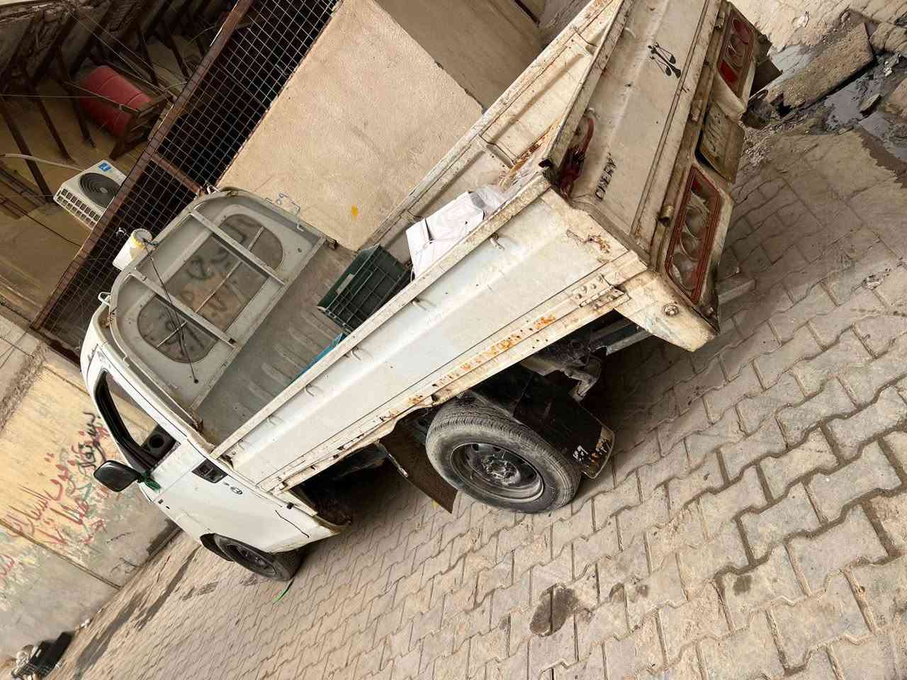 السلام عليكم سياره جيلي حمل 2013 رقم بغداد راعيهه موجود بلبصره السياره بس يرادلهه كهربائيات والكيس مالتهه انشك وطاح الدهن مالتهه محرك توه مشدود بيهه محرك 2 ونص محوره الياره كير اوتماتيك ناعم وتخم تاير جديد سياره مال شغل الله شاهد مكان السياره البصره ***********سعرها15ورقه
