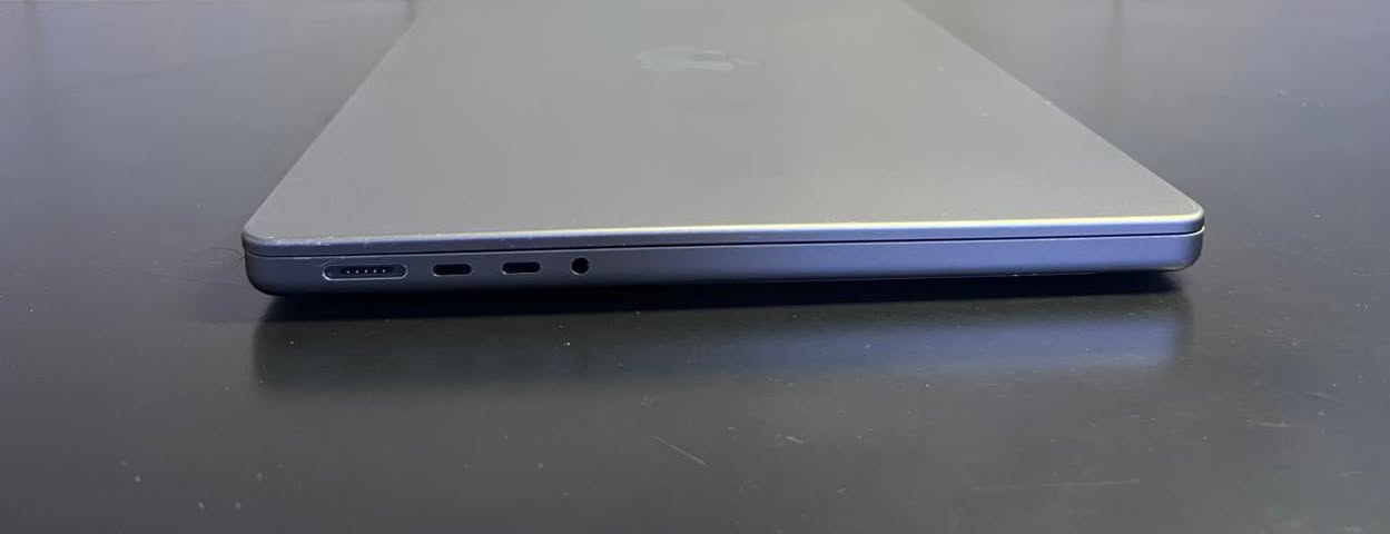 MacBook Pro M1 Max 14" 

Ram 64
SSD 2T

Health 95  
cyles 196

Price : 1.975.000 
***********
