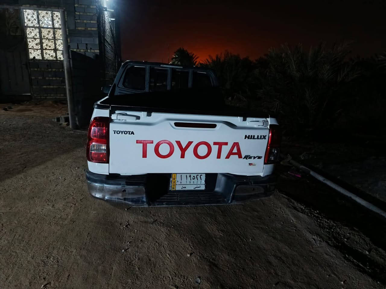 هايلوكس 2017 سياره جاهزه نضافه فول والتفاصيل يم صاحب السيارة البصره قضاء المدينة ‏‏‪0770 683 9572‬‏
