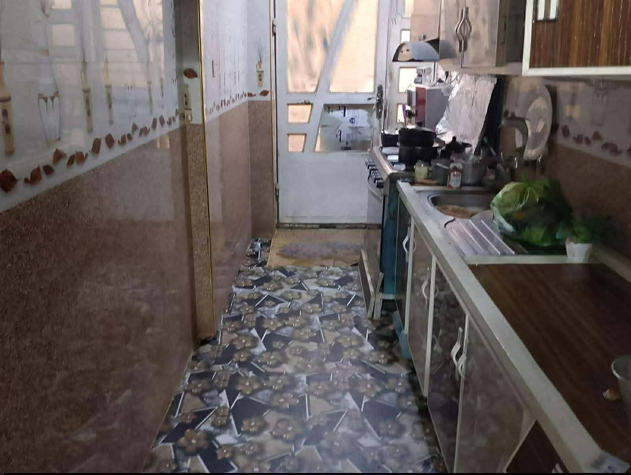 #بيت_للبيع 100 متر 
مطلوب للمصرف العقاري 95 مليون
 اقساط عشرين سنة بالشهر ٤٣٨ الف
موقعه بالنجف حي العسكري مدارس منطقة ال3 الاف
 شارع ١٢ مفتوح على شارع حولي المطار 
خلف مدرسة الكرار و جامع الصادق
  طابق واحد بي غرفة و صالة ومطبخ و استقبال 
وطارمة و صحيات 
اساس وسقف صب وبناء طابوق
سعر البيع ب35 وقابل للتفاوض
مستعدين لنشر كافة عروضكم على صفحتنا 
لمعرفة باقي التفاصيل يرجى زيارة المكتب 
او الاتصال بالارقام التالية واتساب حصرا
 ***********
 *********** 
عنوان المكتب #حي_الغري_شارع_مجمع_العين 
مقابل #حسينية_الإمام_علي_ع 
#عقارات_النجف_مكتب_دار_الأمان_للعقار .
