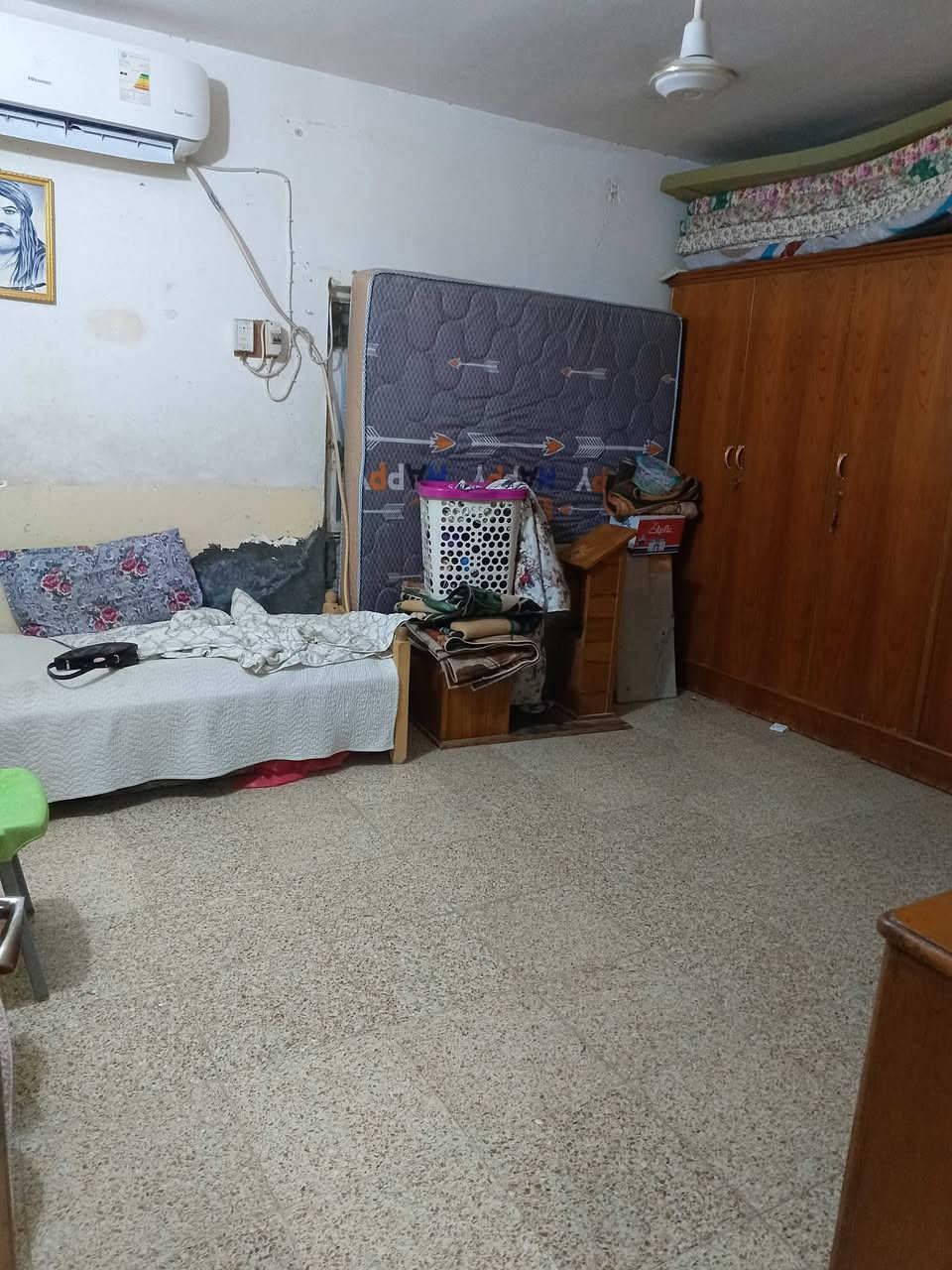 السلام عليكم
دار للييع مساحة 100 متر طابق ونص 
سند 25 
الموقع غرفة التجارة نزلت العيد فرع أسواق كروري 
السعر خاص.
وات ساب ***********
