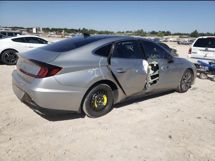 للبيع فقط

هيونداي سوناتا 2022 لمتد 1.6 تيربو  فول الفول

Hyundai Sonata 2022 Limited 1.6T

رقم بغداد باسمي 

حادثهه بابين تبديل غير لون بدون دواخل

مع وجود بعض الملاحضات (الجنطه والجاملغ الايسر كلير شرط الفحص) البابين تم تبديلهم وصبغهم بنفس اللون 

السعر : 155 ورقة 

العنوان : بغداد 

للاستفسار: ***********
واتساب: ***********

المواصفات 

1- رادار امامي (مانع تصادم)

2- لايتات 4 عدسات بجم LED

3- حساسات امامية

4- كاميرات 360

 ( العدادات تفتح كاميرا عند فتح الاشارة )

5- بانوراما

6- نقطة عمياء ( مراية كهرباء )

7- دخول ذكي ( بصمة )

8- اناره ترحيب عند الاقتراب

 من السياره

9- حساسات خلفية

10- رادار خلفي

11- ويل قياس 18

 ( تايرات طخم جديد )

12- الصندوق ذكي

 (يفتح عند الاقتراب)

13- خزن ميموري سائق

ا14- head up display

 ( عرض المعلومات على الزجاج الامامي )

15- داخل LED 

( انارة محيطية متغيرة )

16- داخل جلد

17- تبريد مقاعد + تدفئة مقاعد

  تدفئة مقود

18- مقاعد الامامية كهرباء بالكامل

19- كير بيانو

20- تبريد بيانو

21- كيجات ديجيتل

22- شاشة كبيرة 

ا( Apple car play + Android Auto )

23- اوتو بارك

 ( تقديم و رجوع السيارة عن طريق المفتاح )

24- سستم صوت BOSS

 (سماعه 12)

25- تبريد قطعتين

26- اوتو هولد

27- هاند بريك بصمة

28- انارة داخلة LED 

(تتغير عن طريق الشاشة الى 200 لون)

29- تحكم مقود كامل

30- تحديد مسار

31- تثبيت مقود

32- شفتات مقود

33- وضعيات قيادة ( Sport + Normal + Smart )

34- شاحن لاسلكي
