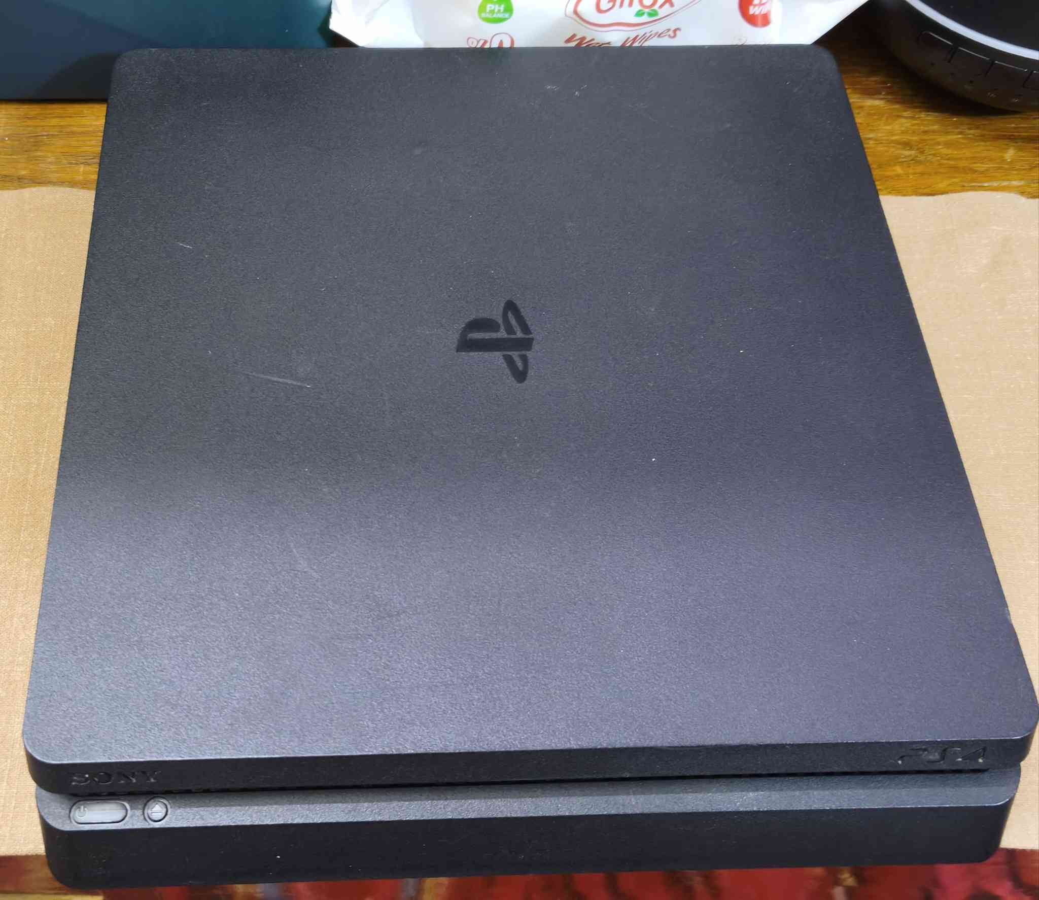 بلي 4 سلم
اونلاين مع 3 اقراص 
وجنطة وكيبلات 
مستعمل نضافة ٩٥٪
ممصلح ولا مفتوح
ويدات ثنين وحدة منهم احترافية
السعر 250 قفل
الرقم الهاتف: 
***********
