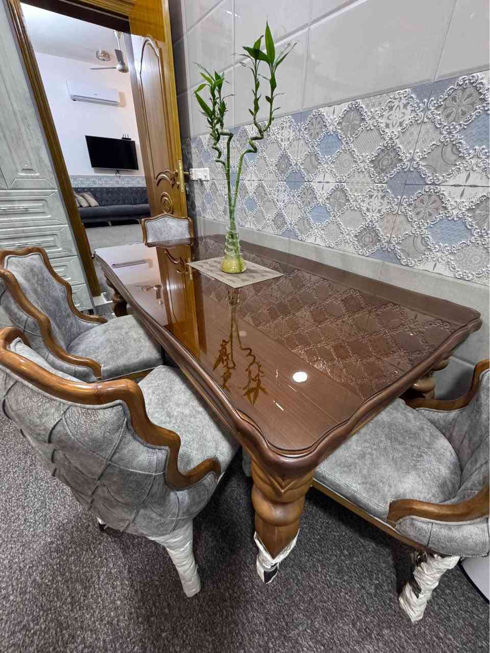 ميز طعام تركي الاصلي خشب زان بلكامل دنك ملكي 
طول الميز ١٨٠ 
٤ كراسي 
يسع ٦ كراسي 
اخذنا مليون و١٠٠ 
جديد غير مستخدم مغلف بعده 
سبب البيع مكان صغير
كربلاء. معملجي كربلاء, العراق


**إذا كنت صاحب هذا الإعلان وتريد حذفه لأي سبب، رجاءا أرسل رسالة إلى الدعم الفني**