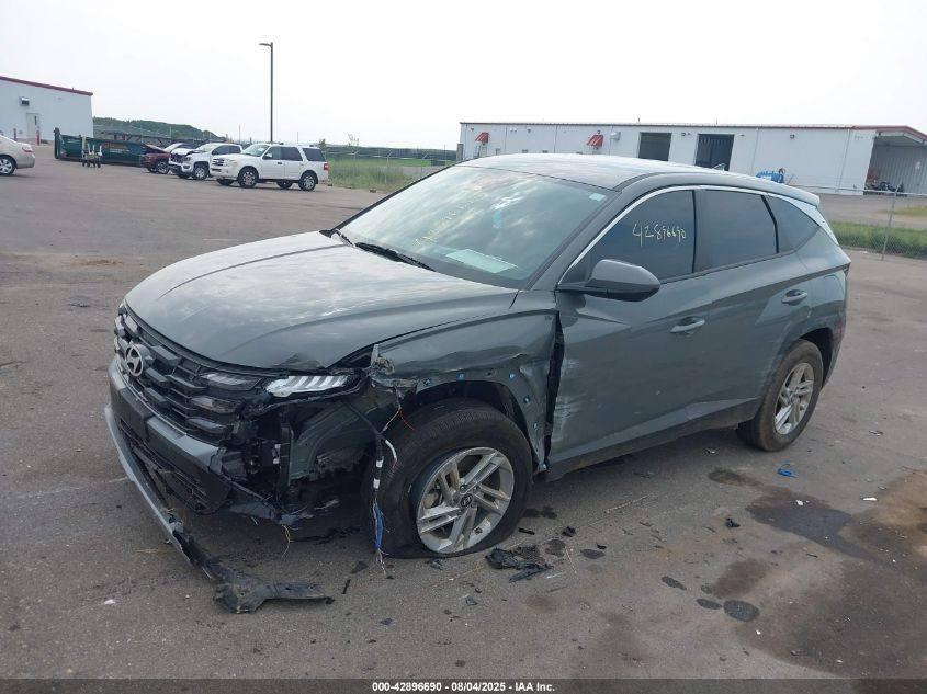 ★ ★ #النمرود_للمزاد_الأمريكي ،👑 ★ ★
🔵 نوع سياره: هونداي توكسن 2025 SE
🔵 حاله السياره: تعمل وتسير
🔵 المسافة: 6243mi
🔵 حـجم المـحرك : 4 بستم. 2.5L
🔵 تاريخ المزاد: الثنين 2026/2/16
🔵 ضرر السيارة : موضح في الصور 
--------------------------------------------------------------------------------
 🔴 بأمكانك ادخالها ذوي شهداء او حرة او نقلها الى اقليم كردستان العراق 

مكان المكتب / الموصل /ناحية النمرود/قرية السلامية

خدمتنا تشمل:  
🚗 شراء السيارات المطلوبة حسب طلبك 
📝 تقارير كارفاكس شامله عن حالة السيارات قبل الشراء
🚛 ترتيب شحن السيارة من امريكا ألى اي مكان بأمان وسرعه 
📱نظام تتبع خاص بك لمتابعة عملية النقل من المزاد الى ميناء ام قصر او منفذ طريبيل او جبل علي ( اقليم كردستان) 
🛳ارخص اسعار الشحن

- خدمة التخليص الجمركي
١- ميناء ام قصر 
٢- منفذ طريبيل 
٣- اقليم كردستان (جبل علي) 
٤-مرسين ( تركيا )

للاستفسار عن شراء السيارات اتصل الى الارقام التالية 

كورك/. ***********  (واتساب) ☎️
آسيا/. *********** ☎️
#النمرود_للمزاد_الامريكي
