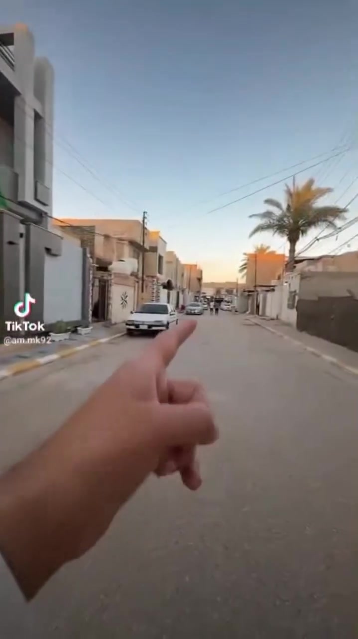 اللهم صلي على 🌼محمد وآل محمد 🌼🇮🇶🇮🇶🇮🇶
دار 150م واقع حال 140م حي المكرمة منطقة 13الف طابقين بناء نظيف صب وسط مثل ماواضح بافيدو الاساس صب والسقف صب استقبال وغرفة وصالة ومطبخ وصحيات داخلية وخارجية ومكشوفة والطابق الثانى غرفتين وصالة وصحيات وسطح شارع 12والمكان مميز جدا والجيران ذهب صافي اشتري جار قبل الدار حي المكرمة منطقة 13الف سوق المسكوف مقابيلة وتدخل علية 
ملاحضة.. 
الدار مطلوب للمصرف الرشيد 100مليون.. يردون تطوعة 
95مليون بي مجال للشراي تدفع باشهر 600الف 

مكتب المشكاة للعقار 
***********
