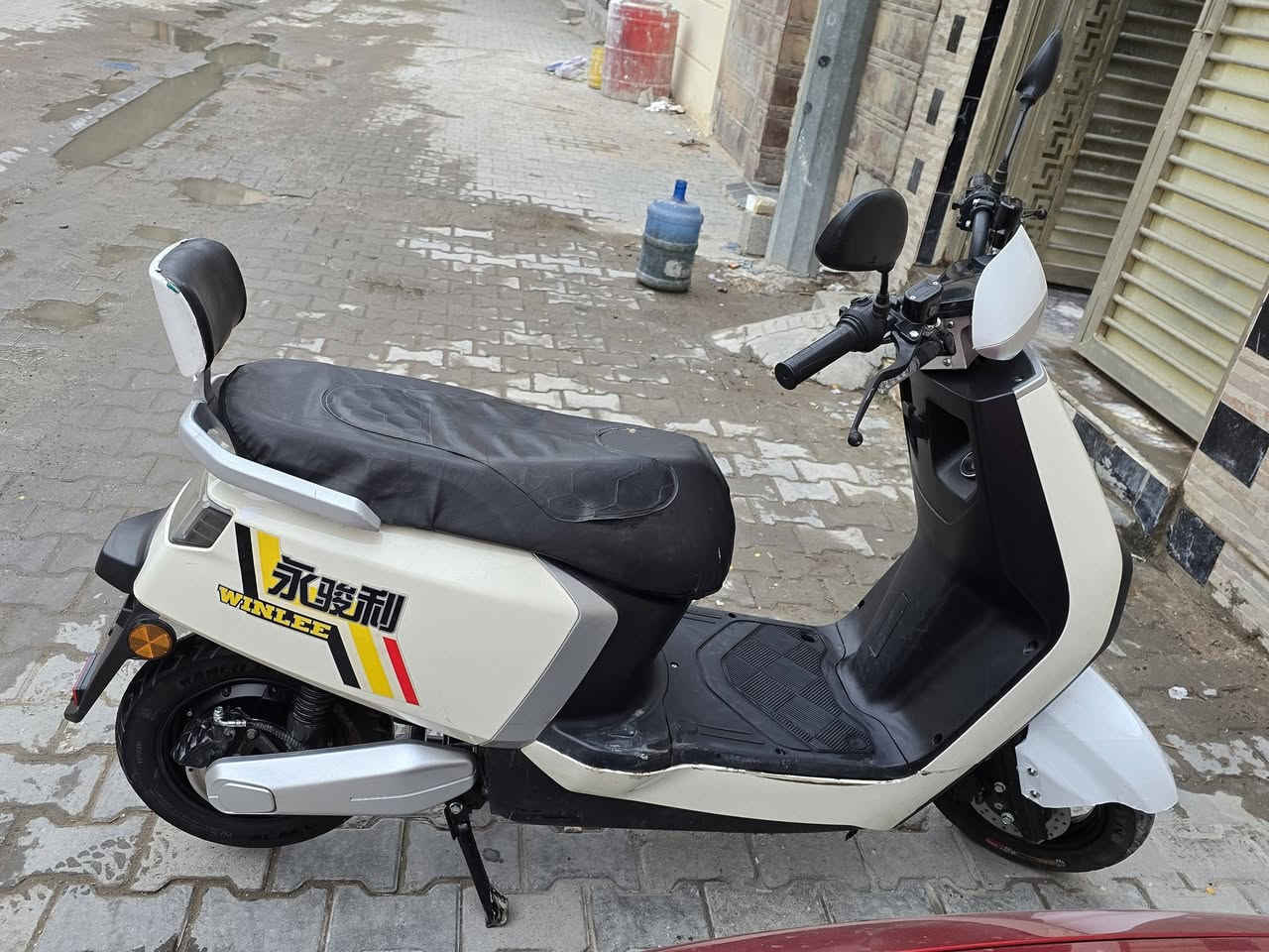 السلام عليكم دراجه شحن ليثيوم نظافه مثل موضح بالصور
3 سرعات
لايت عالي ناصي
اشاره يمين ويسار 
مثبت سرعه
بريكات دهن دسكات امامي خلفي
واي استفسار حاضر
سعر 800 وبيها مجال 
عنواني بغداد الحريه 
رقم ***********
