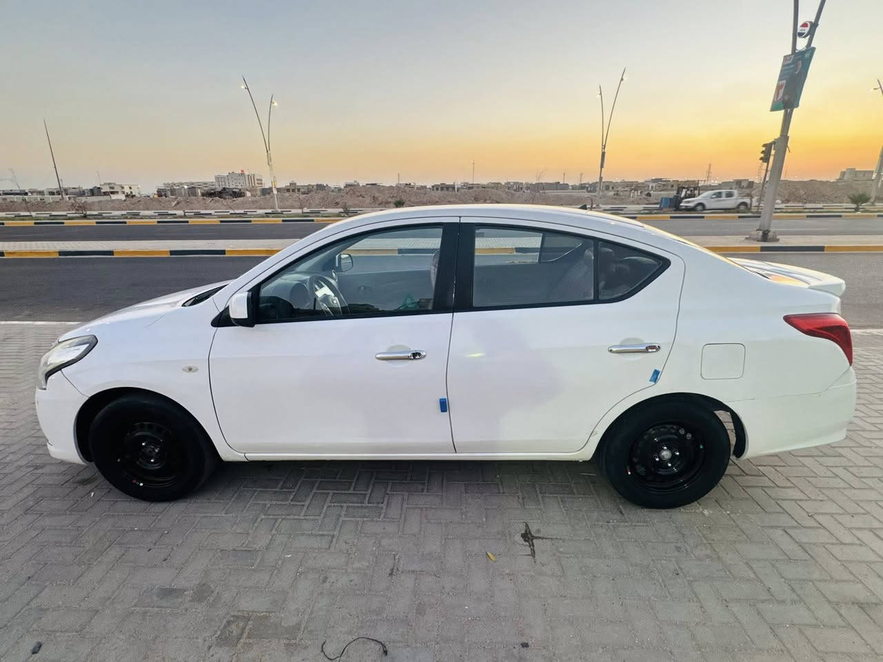 السلام عليكم بيع مستعجل جداً جداً إذا مو شراي لا تتصل أترجاك  سيارة نيسان سني هندي أربيل  موديل ٢١ السنوية بعدلهة ٣ اشهر سيارة شوف العين نظيفة واي تبديل مابيهة بس باردات والسونار موجود وي الصور  السعر ١٠٥ 
رقم الهاتف *********** 
السيارة بالبصرة القبلة
