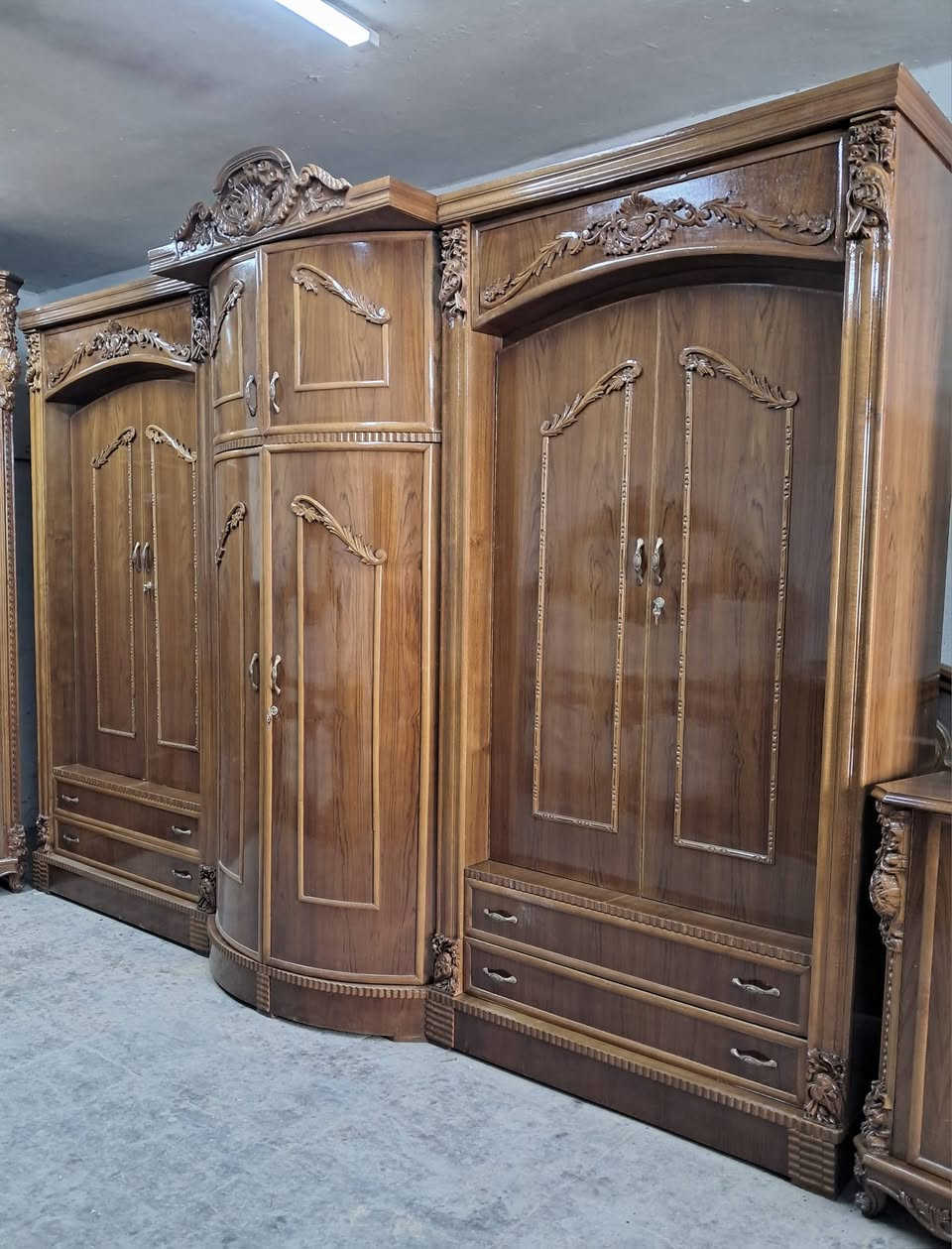 يعلن معرض الموسوي عن وجود غرفه نوم مستعمله اخت الجديده موديل كوخ داخل وخارج صاج ضهر جرجوبه دنك زان مصري نوع الثقيل ونقش الجربايه زاويه كنتوريه بابين وملحق زان مصري الغرفه ولا غلطه بالعافيه التكون من نصيبه العنوان بغداد يوجد توصيل لكافه المحافضات اي استفسار خاص او الاتصال 
***********
***********واتساب
