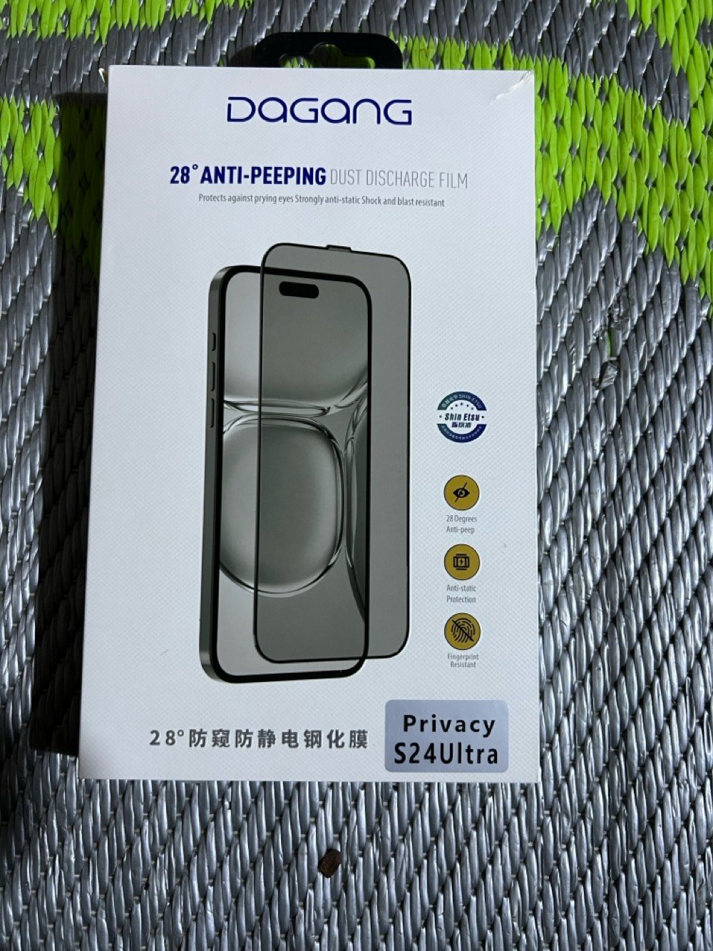 عندي مجموعة من أغطية الحماية للشاشات والجوالات بموديلات مختلفة مثل iPhone 13 Pro Max و Samsung S24 Ultra. الأغطية توفر حماية قوية وتصميم أنيق ومزودة بميزات مثل مضاد التجسس ومقاومة البصمات. مثالية لحماية هاتفك وجعله أكثر جاذبية.