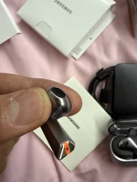 سماعات • قفل