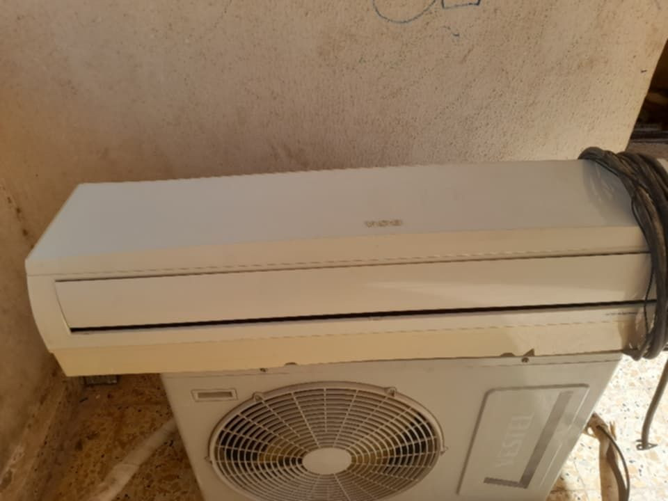 سبالت البيع عدد 2 الحافظ وفستل نضافه فول شرط الشغل كاملات بواري ريمون ستانه 
توجد صيانه وغسل وتنصيب سبالت مكيفات ما عليك إلى الاتصال بالرقم وتساب ***********
