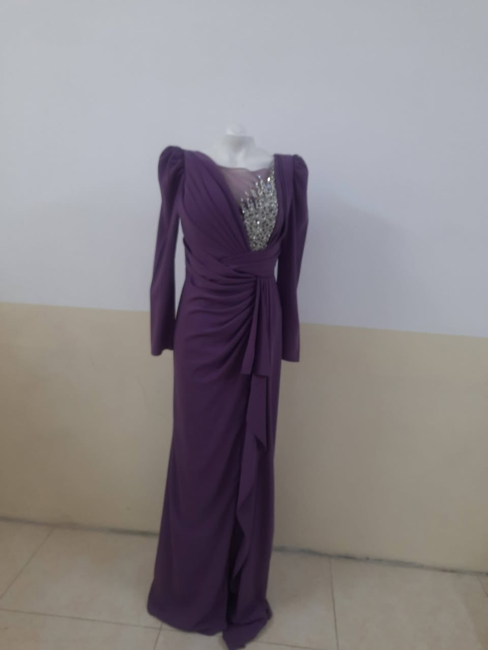 مرحبا 
هاي فساتين للبيع بأسعار مناسبه جدا واكو بعد هواية فساتين الي تحب تجي اهلا وسهلا 
العنوان برطلة 
رقم التلفون ***********
