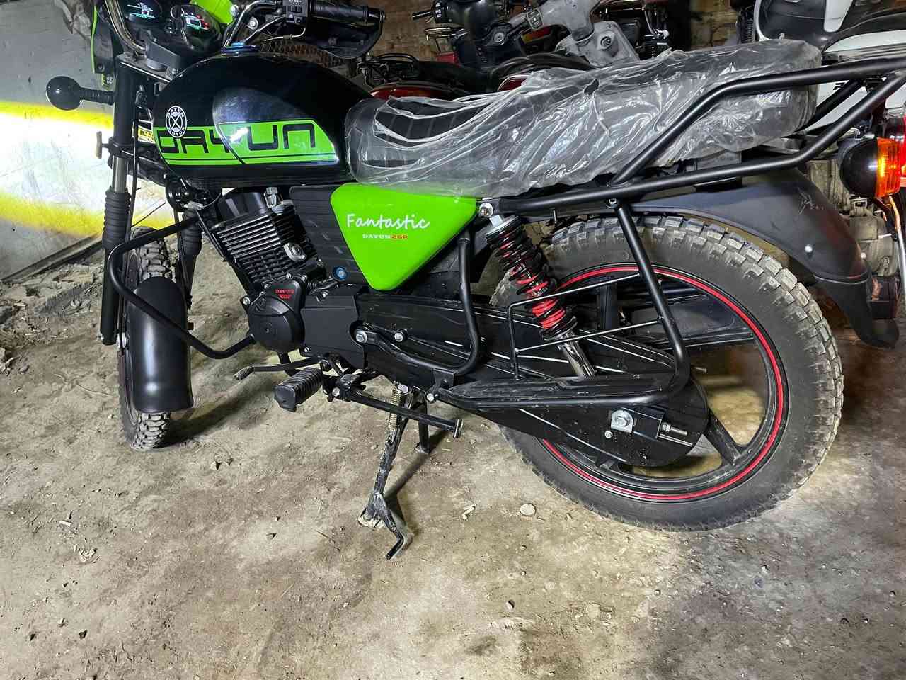 سلام عليكم دراجه دايوان جديدة صالي ٣ اسابيع من منزلهة رمبة ماشيه 750 اقل من 1000 
خير من الله اشتريتهة من الرمبه 2800 الف وهسة رايدهة 2700 قفل 
المكان بغداد حي اور 
***********
