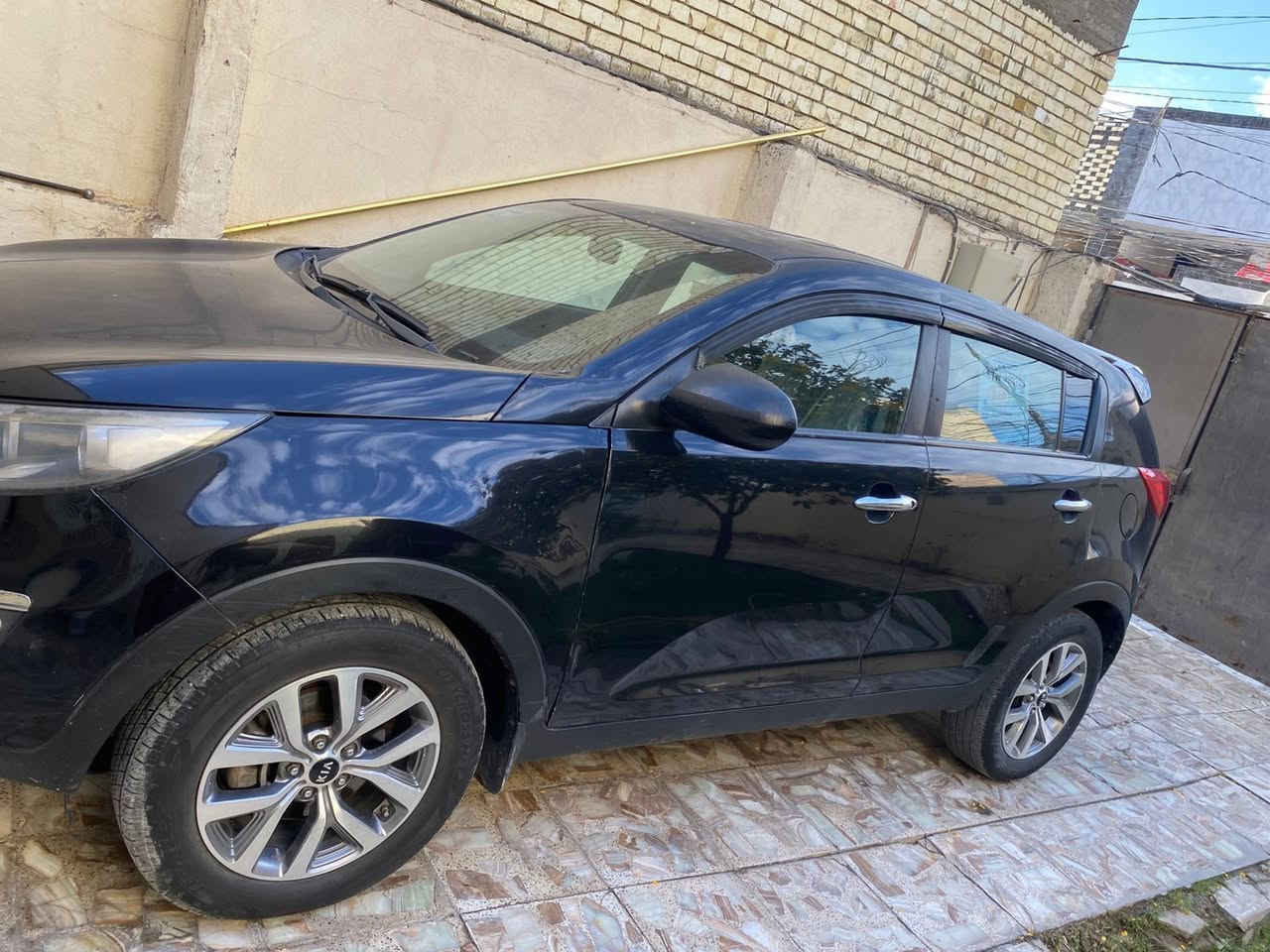 سبورتج 2016 رقم اربيل السنويه ساقطه /مواصفات بصمه تشتغل تشغيل عن بعد كامره خلفيه حساس خلفي مثبت سرعه تبريد ثلج امامي خلفي /محرك GDI/ خمس ركاب شاشه كبيره وبيها بعد مواصفات 
السعر 120  وبيها مجال 
وترهم مراوس
مكان السيارة
نجف كوفة حي ميسان
/ رقم موبايل : ***********
مكلف بلنشر
يرجى الاتصال بلرقم
