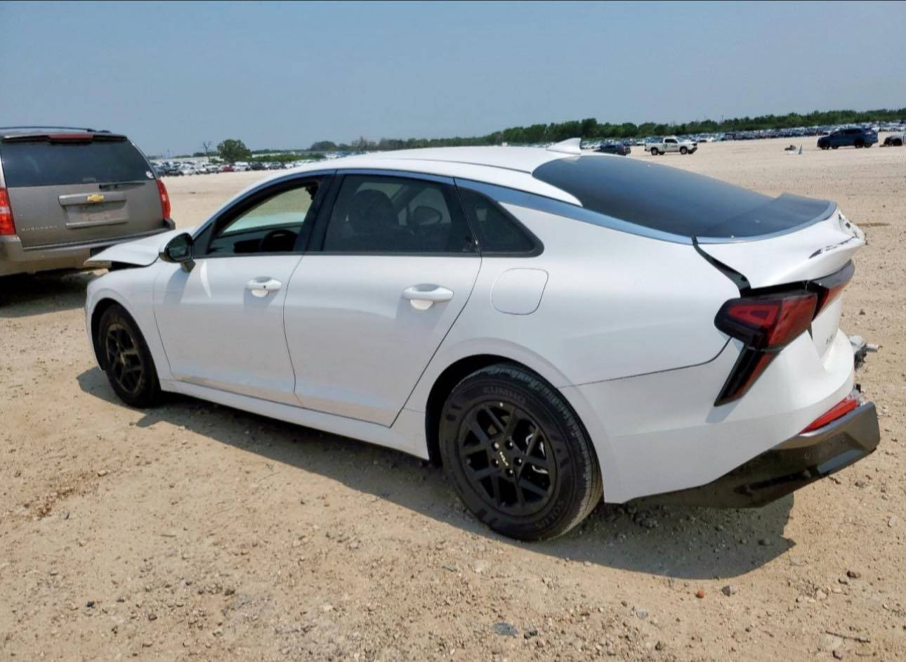 للبيع K5 2025 على حالته 
مواصفات LXS
سياره جديده مشي ٢٨٠٠ميل

سياره يترقم شمالي حالياً واصل و حاضر
وياه ٣ شهر للترقيم عقد شركه يطلع باسماك
سعر سياره ١٥٨ ورقه بيه مجال بسيط

***********
