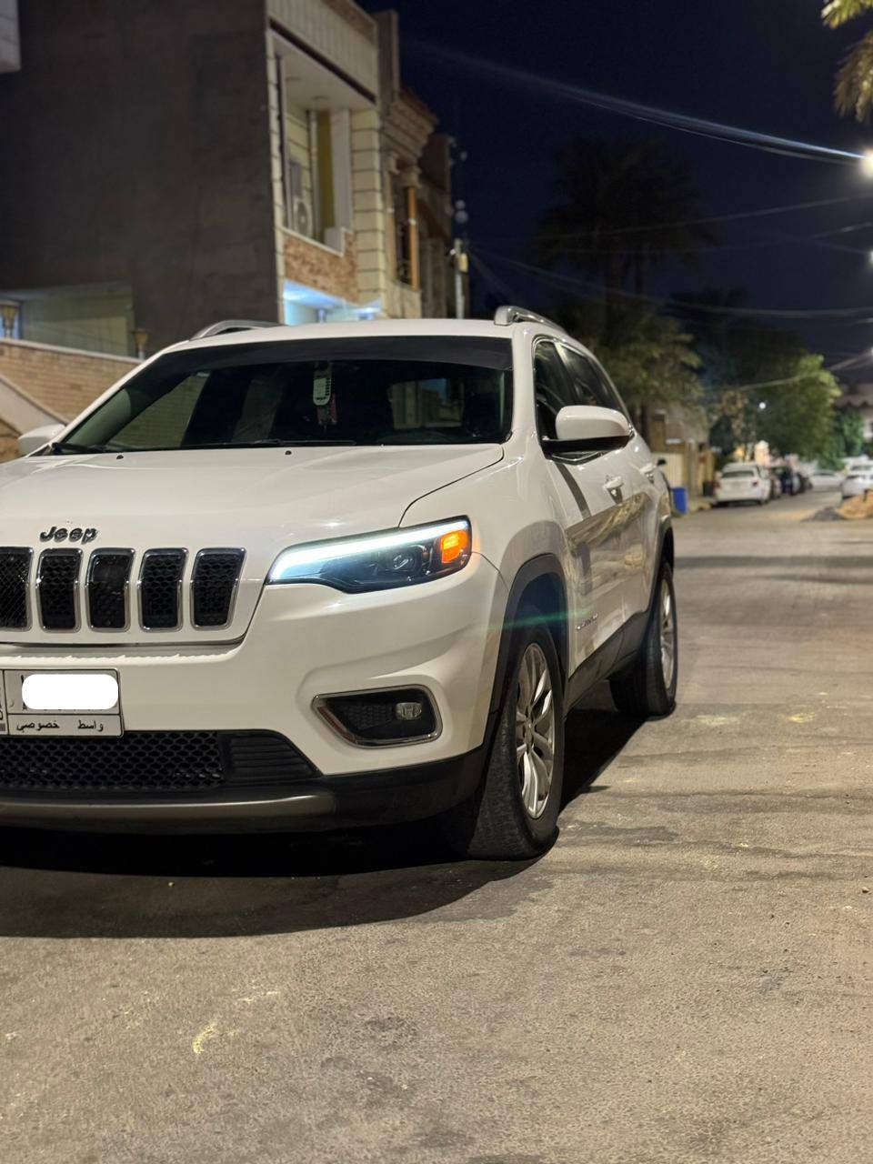 يا الله سلام عليكم
جيب شيروكي بزون 2019 
4 سلندر (2.4) 
كير 9 نمر
ماشية 123 km
رقم واسط خصوصي ثاني يوم تحويل 
مواصفات 
بك لايت لد
لايت عدسة وحاجب لد 
كشاف ضباب عدسة
4x4
انضمة قيادة (ثلج + رمل +صخور + سبورت)
شاشة 7 انج 
كامرة دوارة 
مثبت سرعة 
شاشة اعطال 
والباقي المعروف 
السيارة مبدل دهن كيرها وعليها وادامة غرف احتراق
و بلكات المكينة خير من الله 
حادثها بنيد مبدل وجاملغ السايق بارد وجاملغ عكس سايق بي بارد بسيط بطرف الباب وغيرها كفالة صوره الحادث موجوده ضمن الصور
بيها نواقص بسيطة 
السعر 135 وبيها مجال 
مكاني واسط الكوت غير متواجد على الفيس 
للاستفسار والاتصال 
***********
