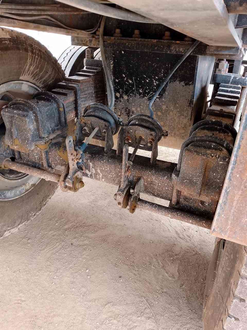 عربانه ماموت اصليه اماراتيه 2011 تخم تاير مكفوله كفاله عامه ***********
