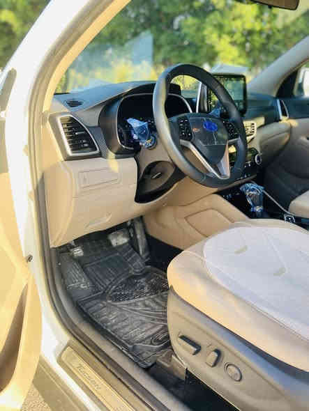 السلام عليكم للبيع توسان 2020خليجي رقم بغداد الانكليزي مشروع وطني شرط تحويل السيارة اخت الزيرو ماشية 54الف حقيقي فول موصفات عدا البنوراما خمس عدسات  شرط سبير ما نازل محرك كير كفالة محرك 2000دوش بعدهة بريحة الشركة السيارة كفالة عامة حتة من البارد بيها تكشير بسيط جدآالسعر (205)وبي مجال لشراي مكاني بغداد استفسار. ((***********))
