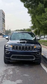 جيب كراند شيروكي 2018 لمتد 4x4 فتحه ، كشن كهرباء تدفئة + ستيرن ،صندوك ...