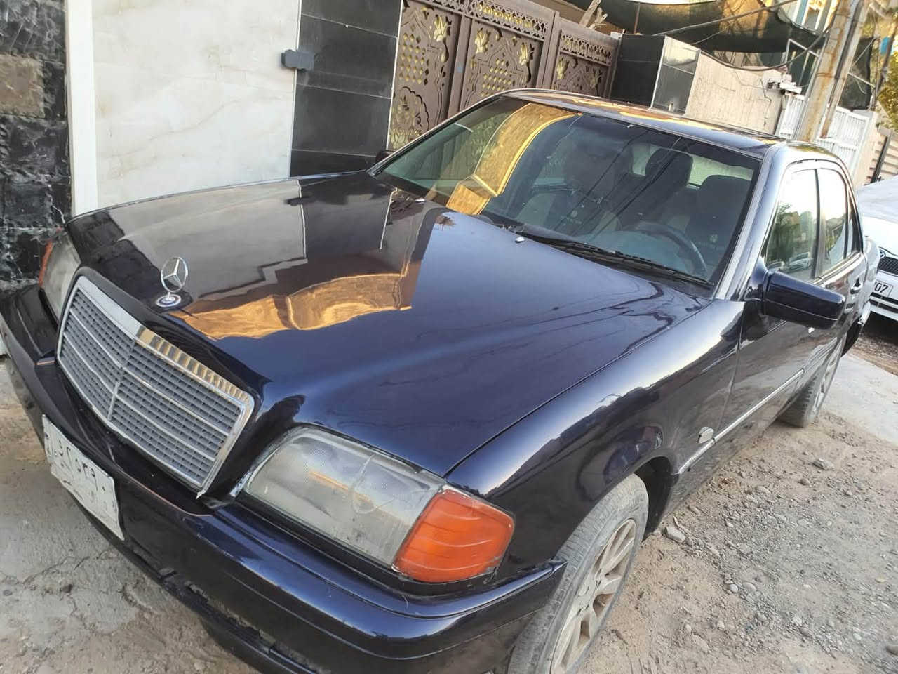 مكلف بلنشر 
سلام عليكم سياره مارسيدي c200 
سياره موديل 1996 سياره خير من الله رقم بغداد سياره بيها محرك بطه 2800 سياره تخبل بلمشي ومكينتها كلش حلوه وسياره دواخلها مرتبه او حلوه كافه التفاصيل على الرقم 
 ***********
السعر ٣٤ وبيها مجال للشراي 
عنوان بغداد الدوره شرطه حاتم سعدون
