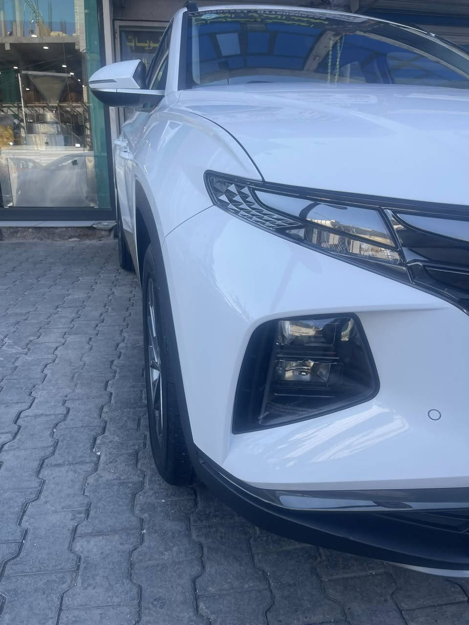 السلام عليكم
توسان 2023 فول مواصفات من عدا البانوراما كشنات امامية كهرباء قطعتين تبريد هند بريك بصمة اشاير بالمري ومري شفط 
السيارة خليجي 
رقم اربيل بأسمي السيارة بوضع الشركة سبير مانازل 
رادار بالمري ورادار خلفي امامي حساسات خلفي امامي 
السعر (215) بيها مجال بسيط 
للاتصال على هذا الرقم 
***********
