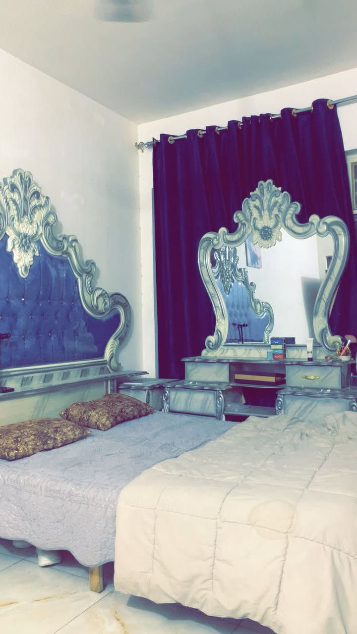 السلام عليكم للبيع غرفة ضخمة نضيفة كلش مكاني بغداد البياع ***********
