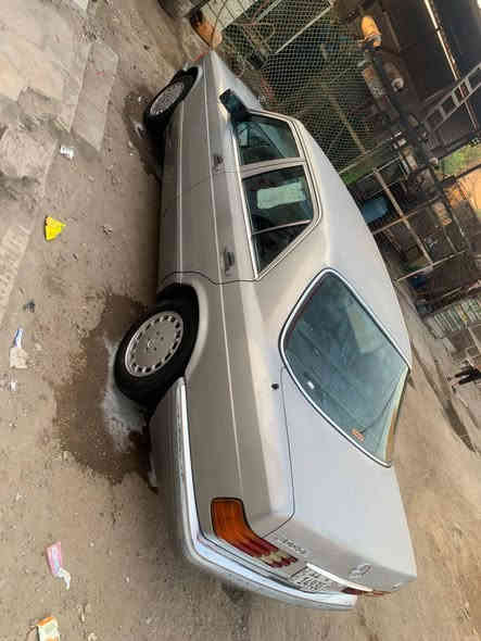 السلام عليكم جانبو موديل 86 كفاله عامه من الصبغ والضربه عدا البنيد بي صبغ اذر جراد بالمرور كال اله اصبغه  محرك و كير بلادي مامفتوح تخم تاير صدر جديد دبل فيت بم قياطين الجوه بعدهن على وضع الشركه تبريد تدفئه شغل  كهربائيات كلها شغاله بلاديه لون سلفر دبل هورن اريل كهرباء سياره مال جناي صارلها 16سنه عندي السعر 112 مكان السياره بغداد ابو دشير ***********
