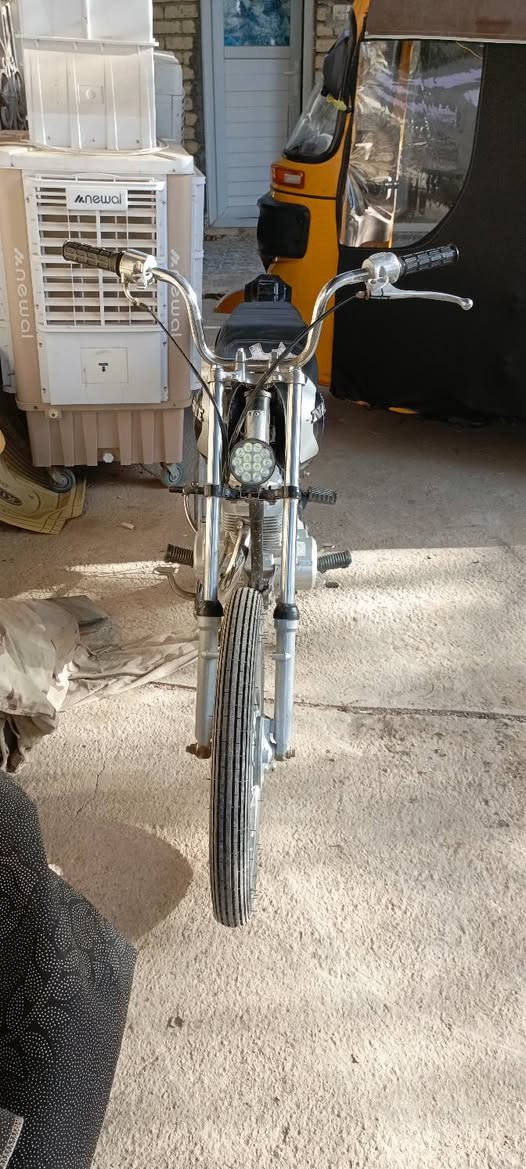 سلام عليكم  من رخصت مدير لكروب دراجه شلامجه شاصي22وتعميرهخمسه وعشرين تراجه نضيفه مكينه مامفتوح مكاتي بل قاسم.      ***********
