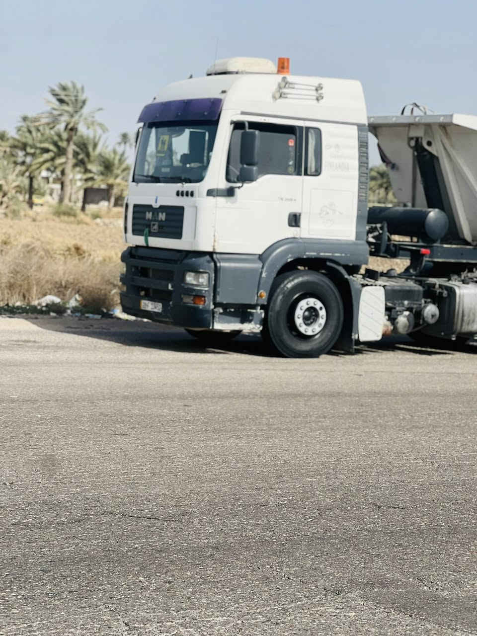 سلام عليكم مان تكه لبيع لفين 4مكينه 410لا صرف ولا تخبر تخم تاير مكفل راس وعرباته    ***********
