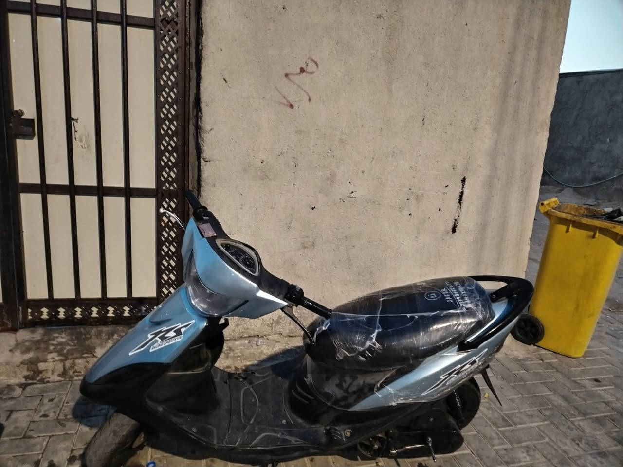 السلام عليكم دراجه ماكس عدله لبيع 
مفتوحه مره وحده كلهه شغاله كهربايات
بس عوزهه باتري السعره550وبيهه مجال
مكاني قبله حي المهندسين.رقم الهاتف
***********
