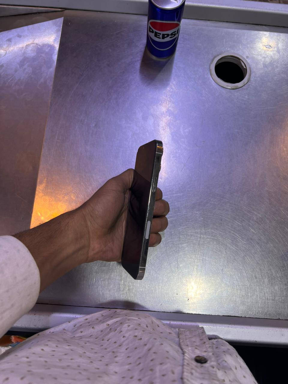 سلام عليكم 
ايفون 13 برو ماكس 📱
جهاز ممفتوح 💭
بس الضهر مكسور فقط🛑

بطايه 77🔋
الشاشه 3 خيارت مثل مموضح بصوره ✅
اذكره 256 
الجهاز نضيف بمعنه الكلمه بس الضهر 🔜
سعر 550 بي مجال قليل ✅
مكاني زيونه 🏠
رقم ***********📲
متواجد 2️⃣4️⃣
