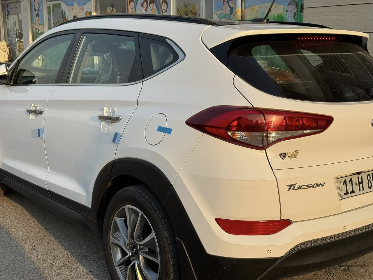 سلام عليكم 
توسان موديل ١٨
رقم بغداد انكليزي جديد
باسمي 
ماشيه ٦٢
مكفوله من كلشي عل فحص
الموصفات  خاصه 
كشنات جلد
كشنات تتفه 
بانوراما 
لايت لد 
تايرات نكسل الاصليه مالته 
حساسات كامره ول موصفات اخر
العنوان //الاعظميه
رقم الهاتف //***********
السعر //١٩٢. بيه مجال حك جيه
