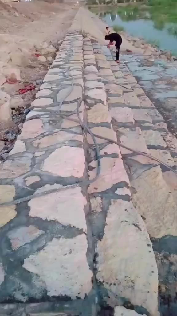 شغل حجر درجه اولى كرسته وعمل جميع التصاميم الحجريه اهلي حكومي تصل وتدلل ***********
