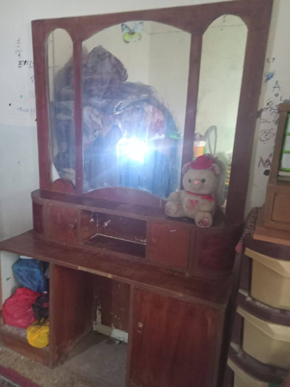 اخشاب للبيع 
كنتور يرادله ترتيب 25 الف 
بوفيه يرادلهه تصليح 40 الف
ميز مرايه 25 الف 
رف تعليگ 10 الاف


**إذا كنت صاحب هذا الإعلان وتريد حذفه لأي سبب، رجاءا أرسل رسالة إلى الدعم الفني**